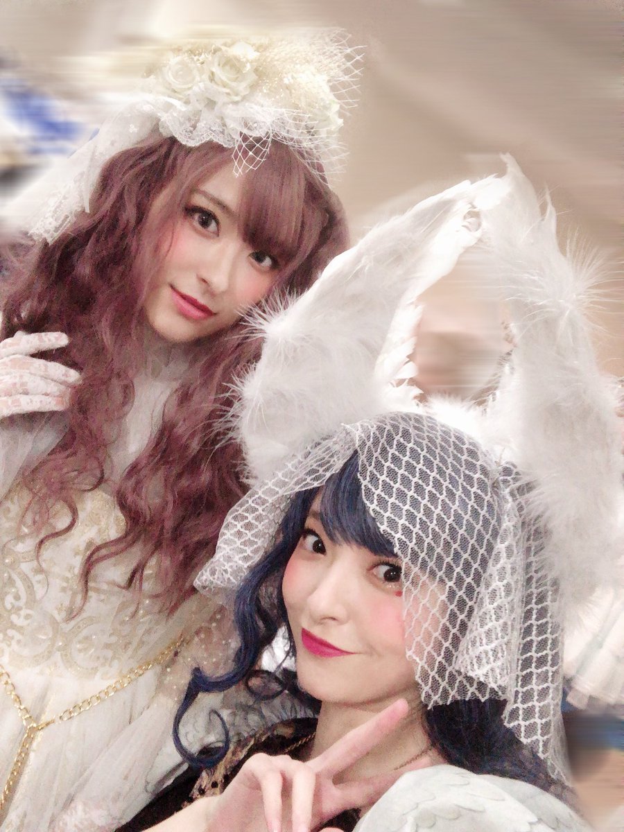 YGN_vpn's tweet photo. こんにちは。
昨日の　#ブリデコ　の写真。
亜子ちゃん、楓ちゃん、桜子ちゃんと。可愛いお洋服👗、メイクは本当にテンションが上がります💄幸せ。

さて、気持ちを切り替えて、
#成り果て　稽古行ってきます。

チケットはこちらから。是非、見ていただきたい作品です。
https://t.co/TQASESSOfr https://t.co/vMMr4Pr2AX