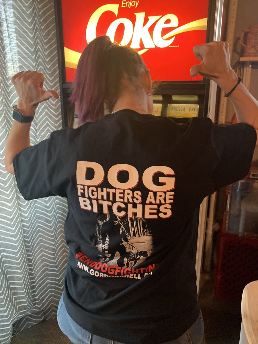 RdotGutter's tweet photo. @MichaelVick Hey, #MyFriendSusan says hi... #fightmemikevick #dogfightersarebitches @SbsmackySusan https://t.co/axArLABUqU