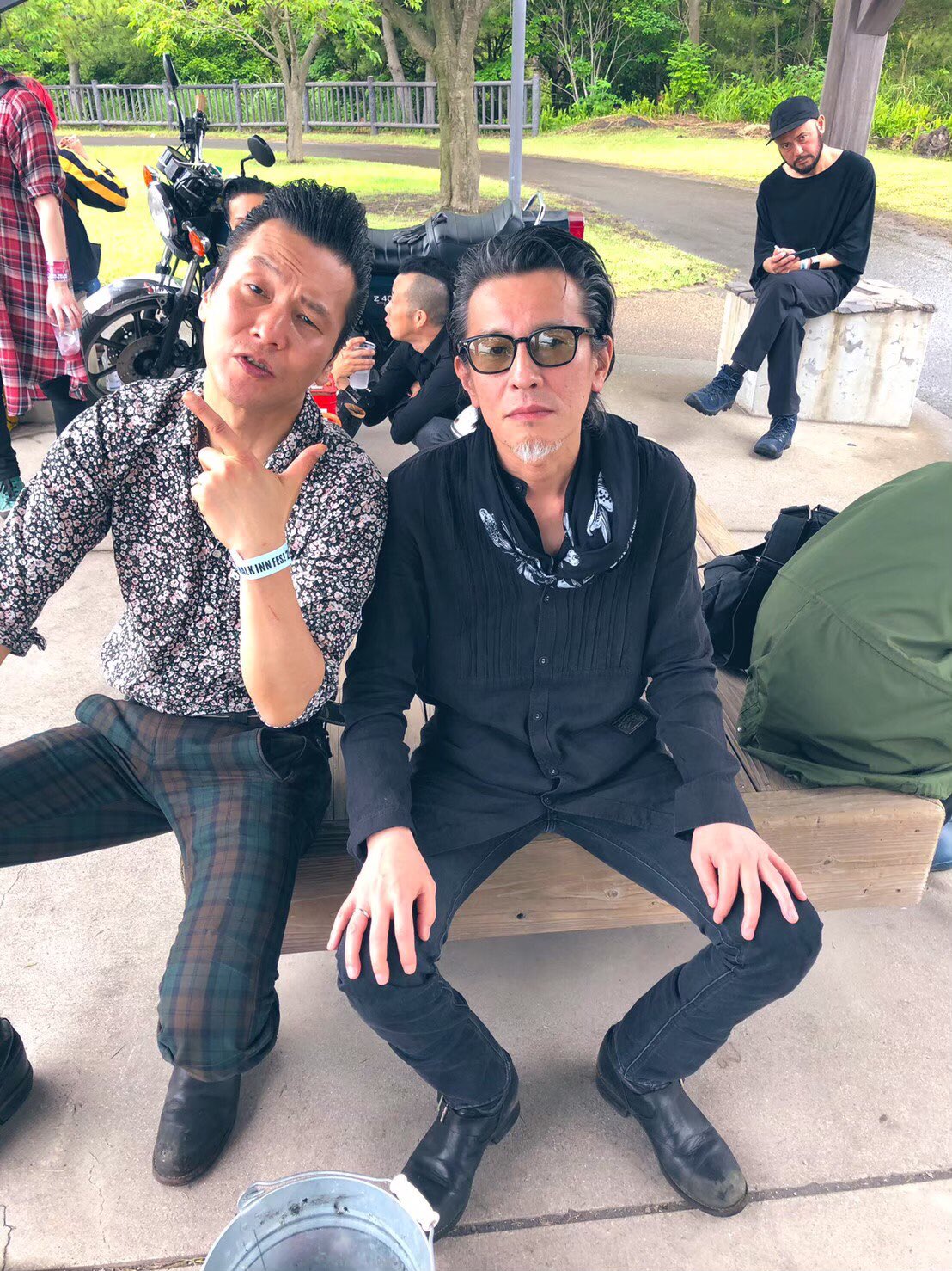 絵梨 すごく強く生きる ボーカルが殴り合いの喧嘩しちゃうくらい仲のいいバスデニトビきたでーーー T Co Pto9luizwo Twitter