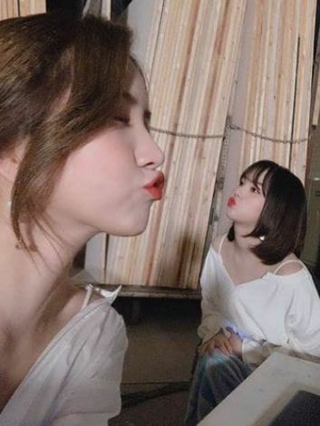 themoonlight_kr's tweet photo. [#Chaewon #Lily]
mwah!~❤ https://t.co/KwKzofoT3z