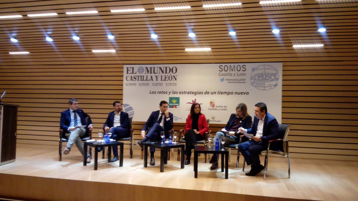 DiarioCyLMundo's tweet photo. Comienza #SomosCyL2020 "La Política como eje esencial de una estrategia",con la intervención de @luistudanca @PSOE_CyL,@raulhoz @PopularesCyL,@_PabloFdez_ @Podemos_CyL,@carlotaamigo @CsCastillayLeon, #LuisMarianoSantos @UPLcortesCyLeon.Modera #PabloLago,director @DiarioCyLMundo https://t.co/e7l5TTTa4C