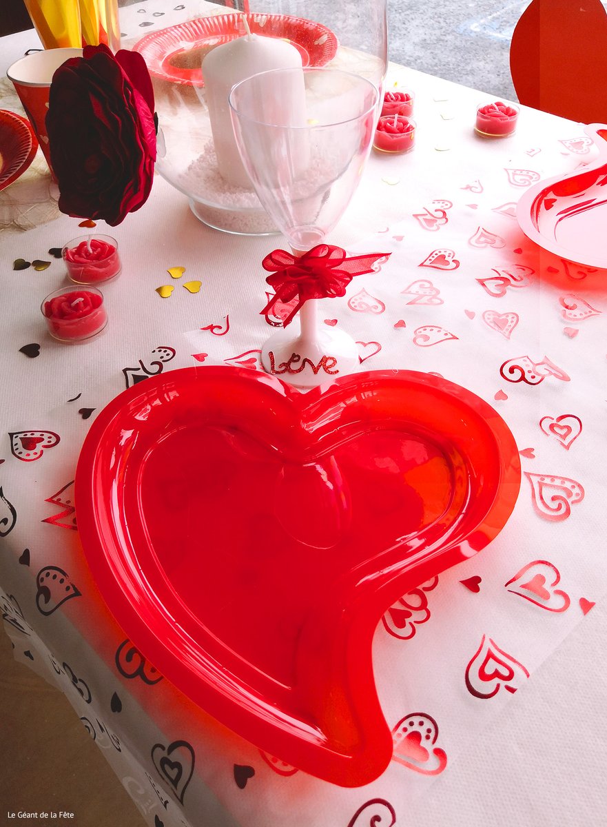 La St Valentin c’est dans 11 jours ! Organisez un repas en amoureux en dressant une ravissante table. Voici 2 idées de décoration de table présentées au Géant de la Fête.
#StValentin #love
