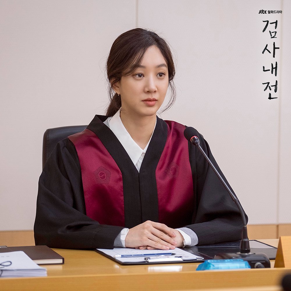 Finally tonight, we get to see Lee Sun Woong and Cha Myung Joo in the Prosecutor Robe! #DiaryOfAProsecutor #WarOfProsecutors #검사내전 #LeeSunKyun #LeeSunGyun #이선균 #JungRyeoWon #정려원...