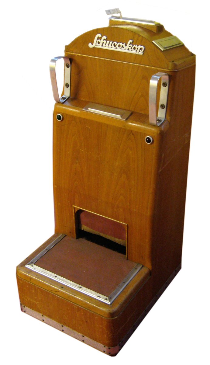 An x-r machine for fitting shoes