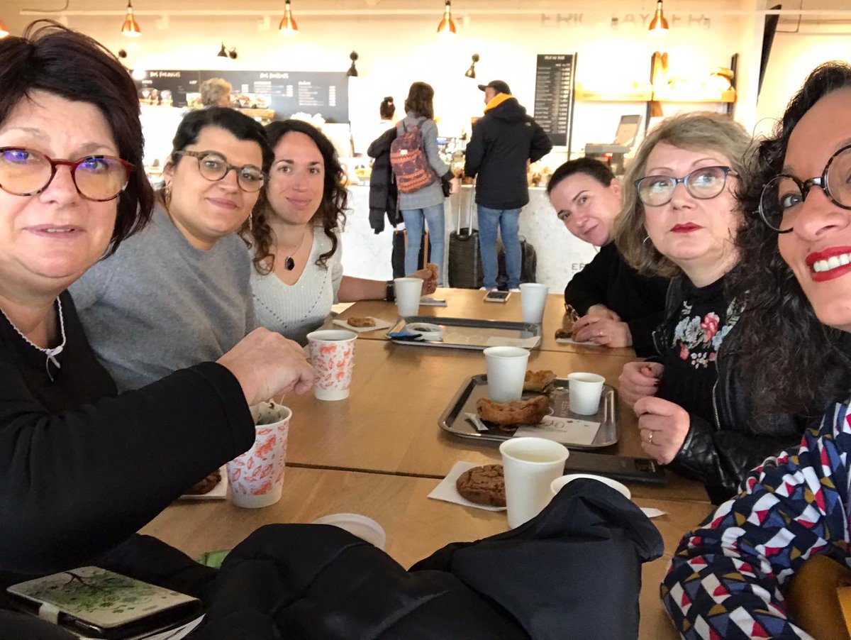 Bien représentés à la manif du #3février les avocats tarbais sur le point de s’envoler contre la #reformesdesretraites ! <a href="/CNBarreaux/">Conseil national des barreaux - les avocats</a> <a href="/CNBFrance/">CNBF</a> <a href="/Conf_Batonniers/">ConférenceBâtonniers</a> <a href="/NBelloubet/">Nicole Belloubet</a> @EPhilippePM #AvocatsEnGreve