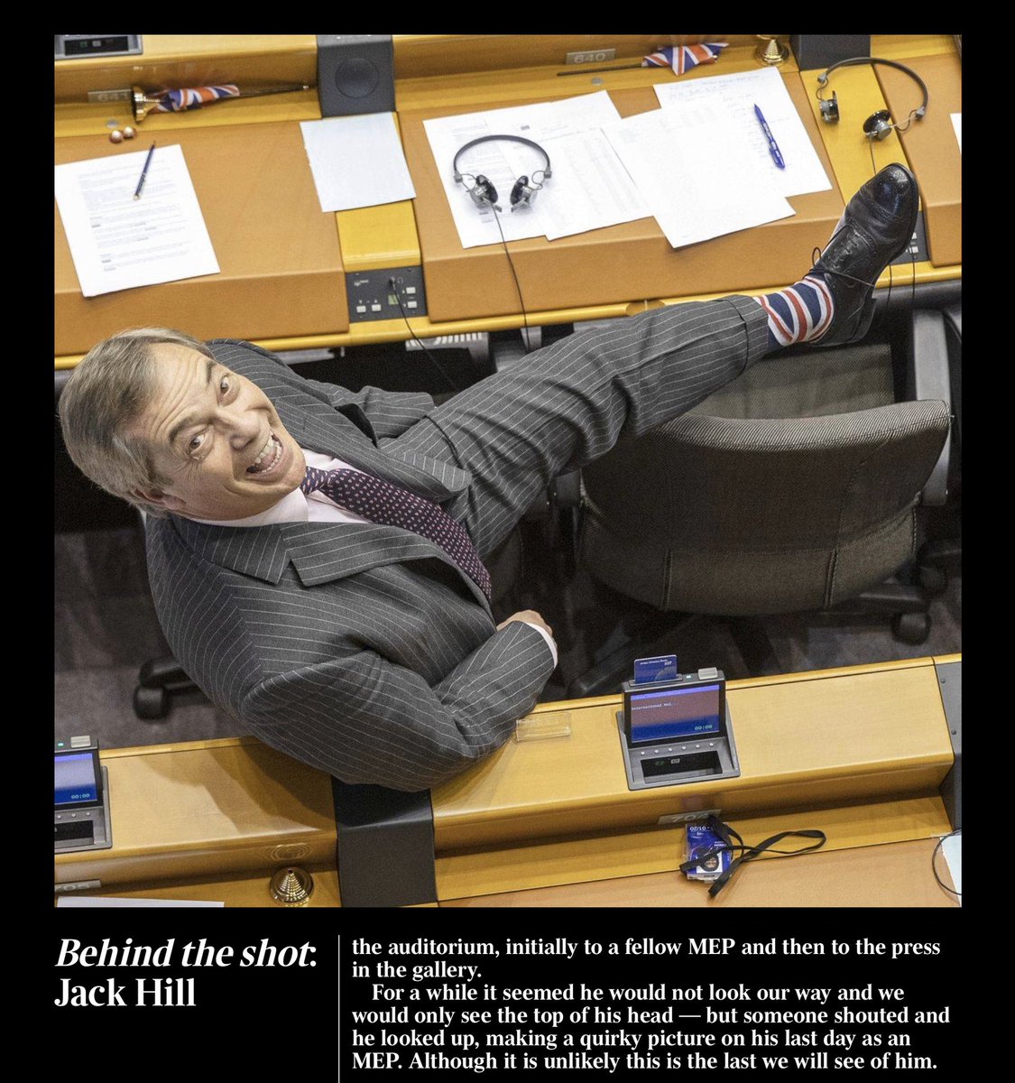 Oli_Micenmacher's tweet photo. Le Fou par qui tout est arrivรฉ. #Nigel #Farage #FOUrage #Socks #LesChaussettes #Brexit @thetimes https://t.co/R6dc84hv92