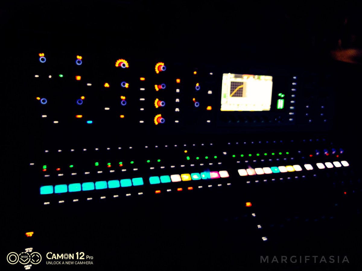 Margiftasia's tweet photo. Slides 1 & 2 are instruments.
3 and 4 are Monochrome of photographers.
#Bugist
#wop2020 https://t.co/8dnzb22fbt