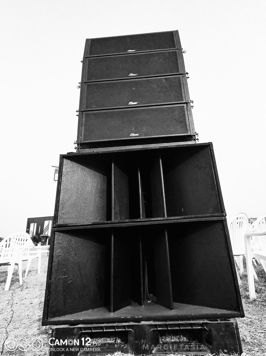 Margiftasia's tweet photo. Slides 1 & 2 are instruments.
3 and 4 are Monochrome of photographers.
#Bugist
#wop2020 https://t.co/8dnzb22fbt