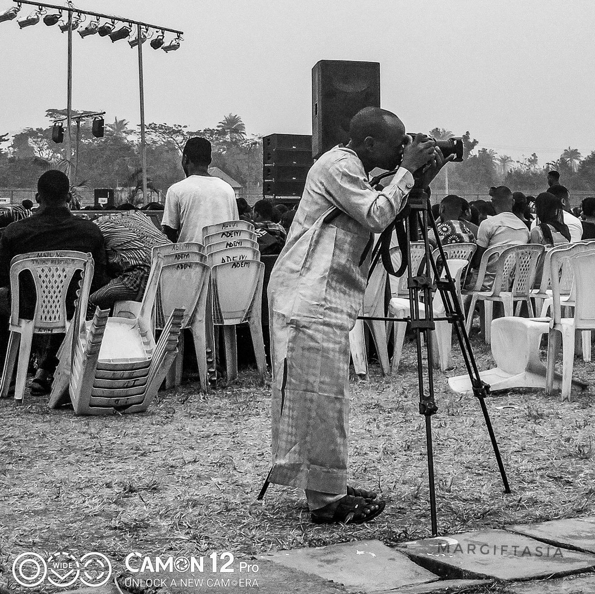 Margiftasia's tweet photo. Slides 1 & 2 are instruments.
3 and 4 are Monochrome of photographers.
#Bugist
#wop2020 https://t.co/8dnzb22fbt