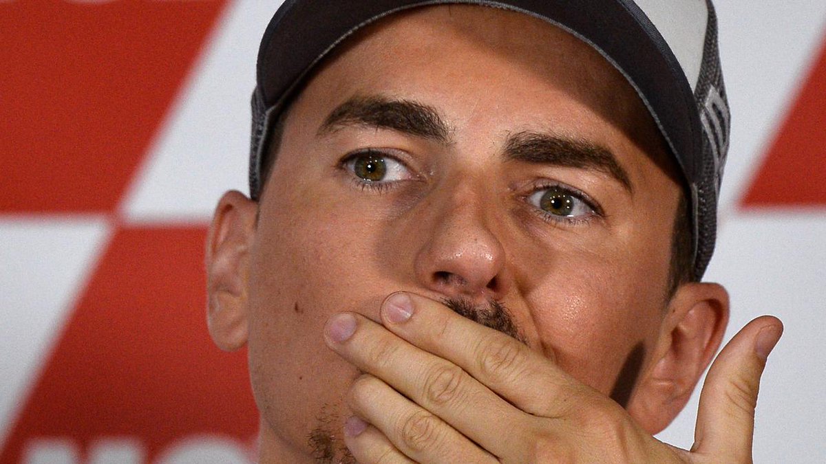 Harianternate's tweet photo. Yamaha membuka peluang bagi Jorge Lorenzo kembali ke Yamaha sebagai pebalap penguji.  #MotoGP #Yamaha https://t.co/nPx7gdAebU https://t.co/1xbSm5Hdqv