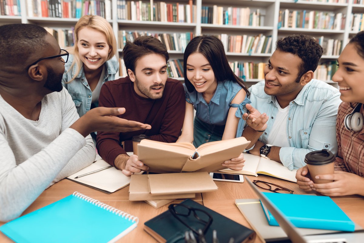 reseaupolytech's tweet photo. Le réseau Polytech a mis en place un tout nouveau programme, dans un format original, à destination des étudiants non-francophones ➡️https://t.co/QQ2xplwxyq 
#programme #ingenieur #international https://t.co/Y2t2YKy1OQ
