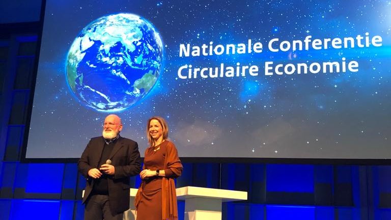 Eurocommissaris Frans Timmermans &amp; Stientje van Veldhoven, Minister voor Milieu en Wonen, openden zojuist de Nationale Conferentie Circulaire Economie en spraken o.a. over de greendeal Europa. #CEconferentie #WeekVanDeCE