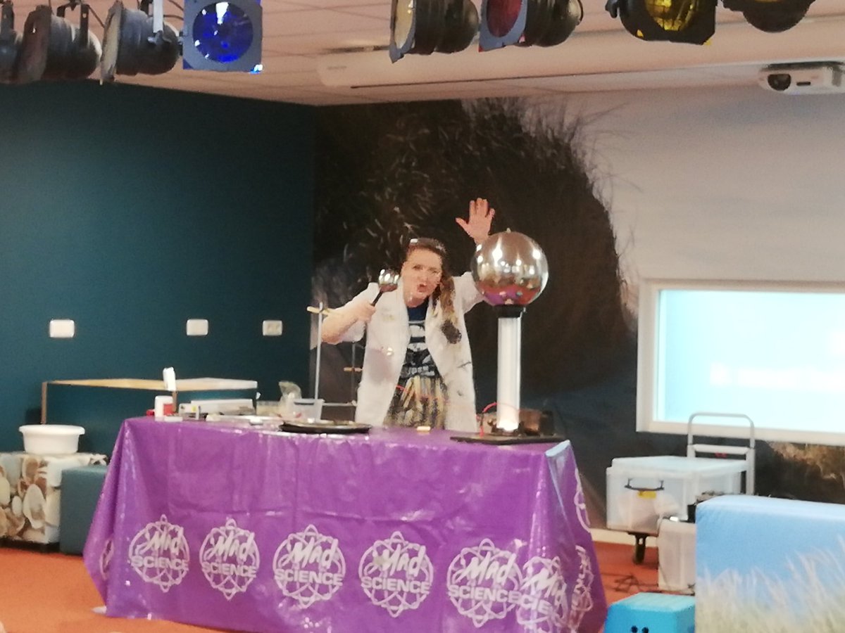 Mad Science laat kinderen verwonderen én begrijpen. Wetenschappelijke proefjes met veel humor! #madscience #W&amp;Tisechtwelleuk