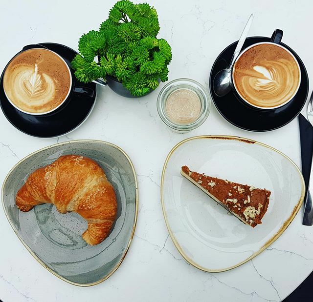 codo_worc's tweet photo. Happy Monday!☕🍰 https://t.co/wYyh79zWgt https://t.co/dBdgT6HmVj
