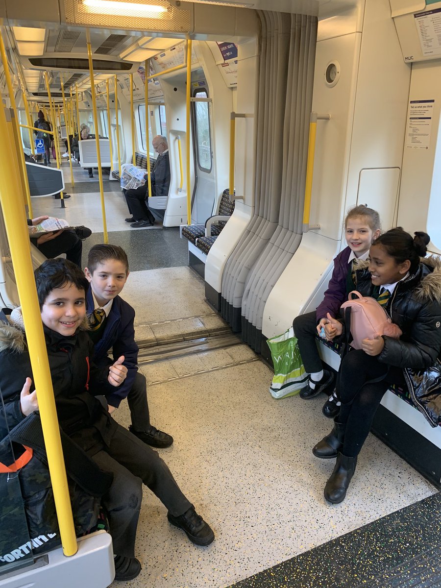 MisbourneWPA's tweet photo. En route to the Royal Opera House! https://t.co/0faux4yU0o