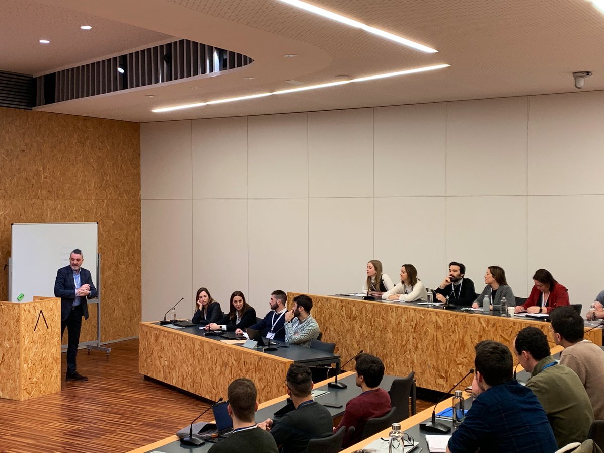marina_empresas's tweet photo. Hoy nuestro staff recibe a los primeros equipos del #ProgramaTraction de @EDEMempresarios, @lanzaderaes y @angels_capital ¡Muy bienvenidos a #MarinadeEmpresas 🙌🏻! Juntos #HaremosQueLasCosasPasen 👏🏻 https://t.co/pJFrcAjARN