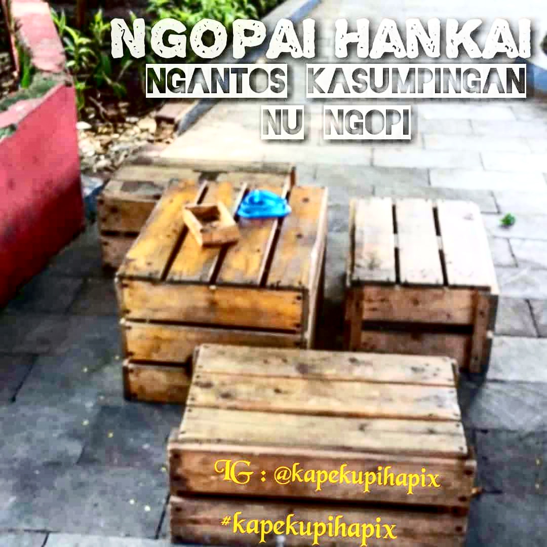 nenasibaikhati's tweet photo. #merapat #istirahat #jeda #ngebid #offbid #ngaso #ngadem bari #ngopi #kopi #kopihitam #kopisusu #kopsus #kopicoklat #ngeteh #tehsusu #nyoklat #coklat #ngopibareng #nongkrong #santai #santuy buat #bekal #kerja #kuliah #ojol #gojek #grab #seninsemangat #SeninAmbyar #Senin #Monday https://t.co/h5IvROFV9A