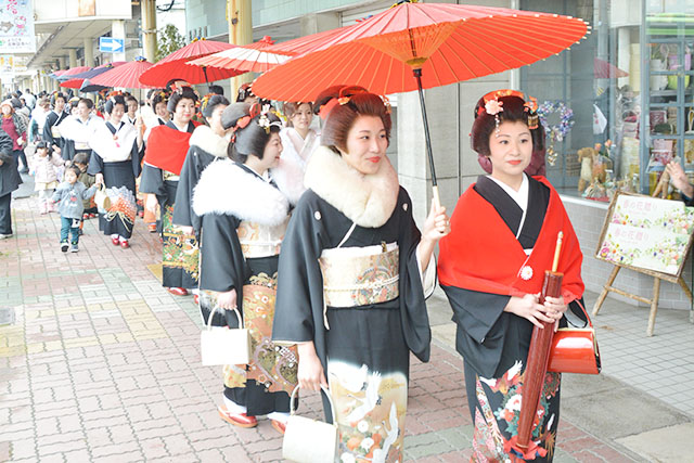 厄払い　お披露目行進
