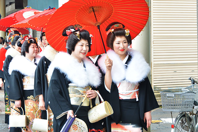 厄払い　お披露目行進