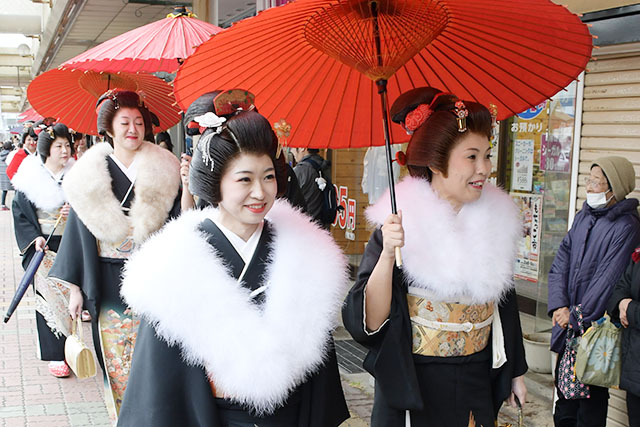 厄払い　お披露目行進