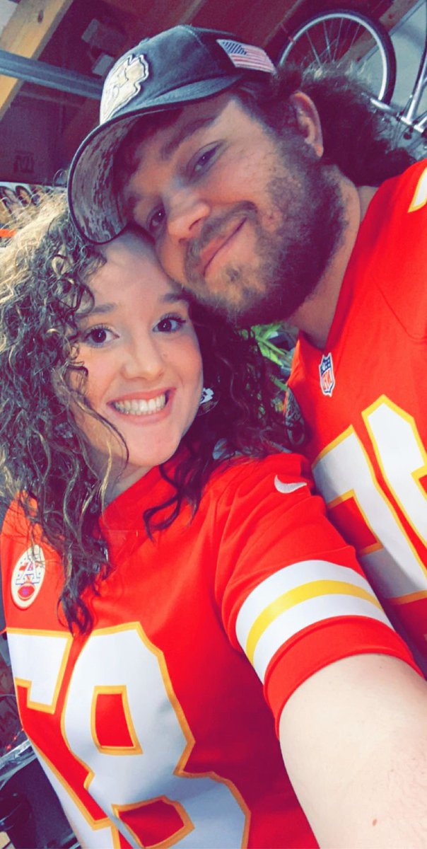emerald6161's tweet photo. Being a Chiefs fan is one of the most stressful things but damn it’s fun. 💛🤍❤️finally get to brag about our team😁😁😁😁‼️ https://t.co/k2kkozhvu3