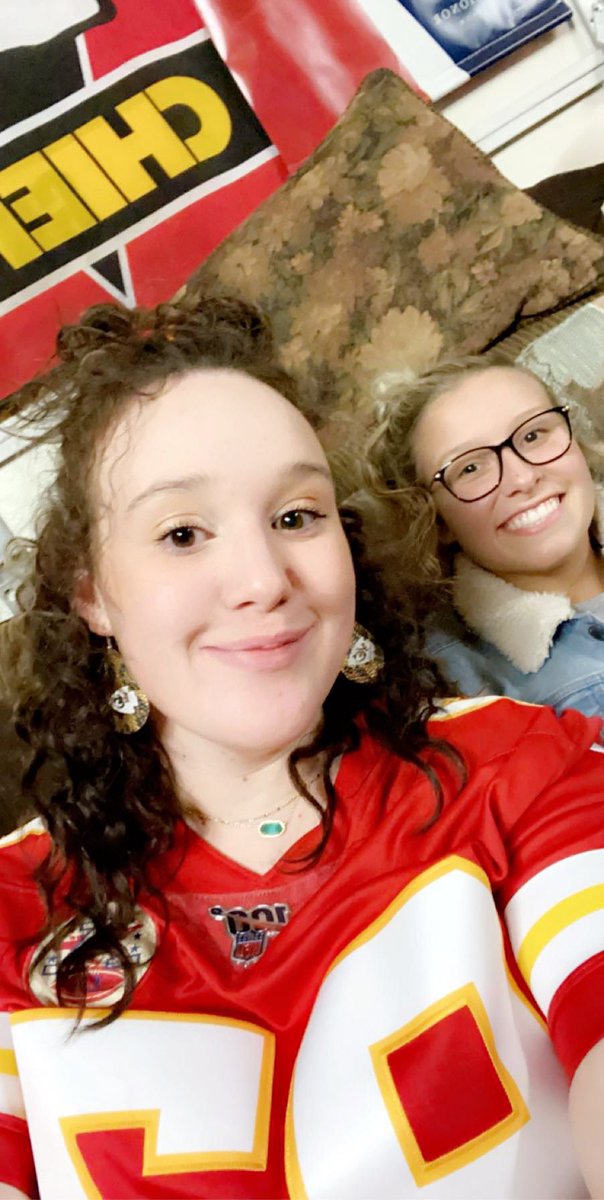 emerald6161's tweet photo. Being a Chiefs fan is one of the most stressful things but damn it’s fun. 💛🤍❤️finally get to brag about our team😁😁😁😁‼️ https://t.co/k2kkozhvu3