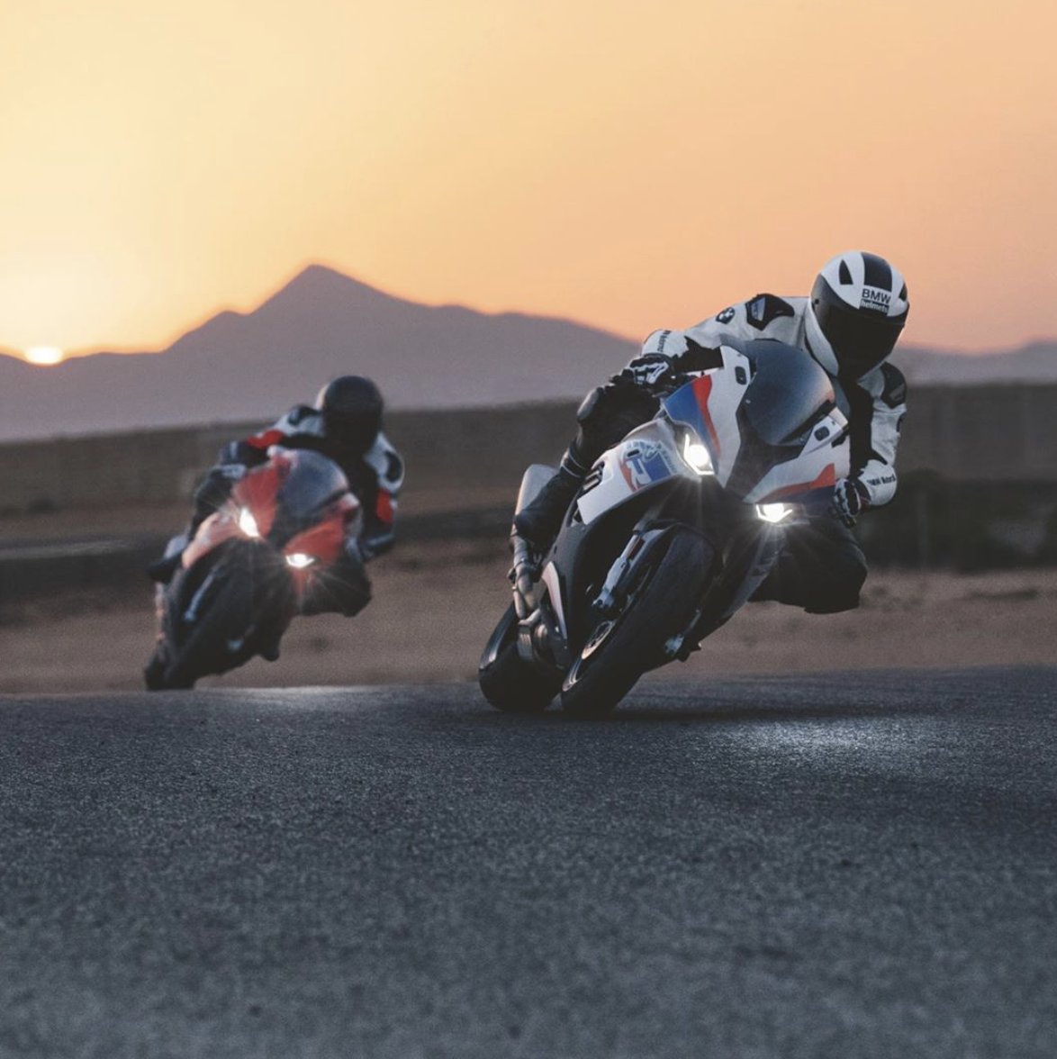 SandtonMotorrad's tweet photo. The #S1000RR is the perfect choice - whether you're on the street or on the race track. 💯 Which way do you prefer? 🏍️ #MakeLifeARide #NeverStopChallenging #BMWMotorrad https://t.co/zTyrUMgpq5
