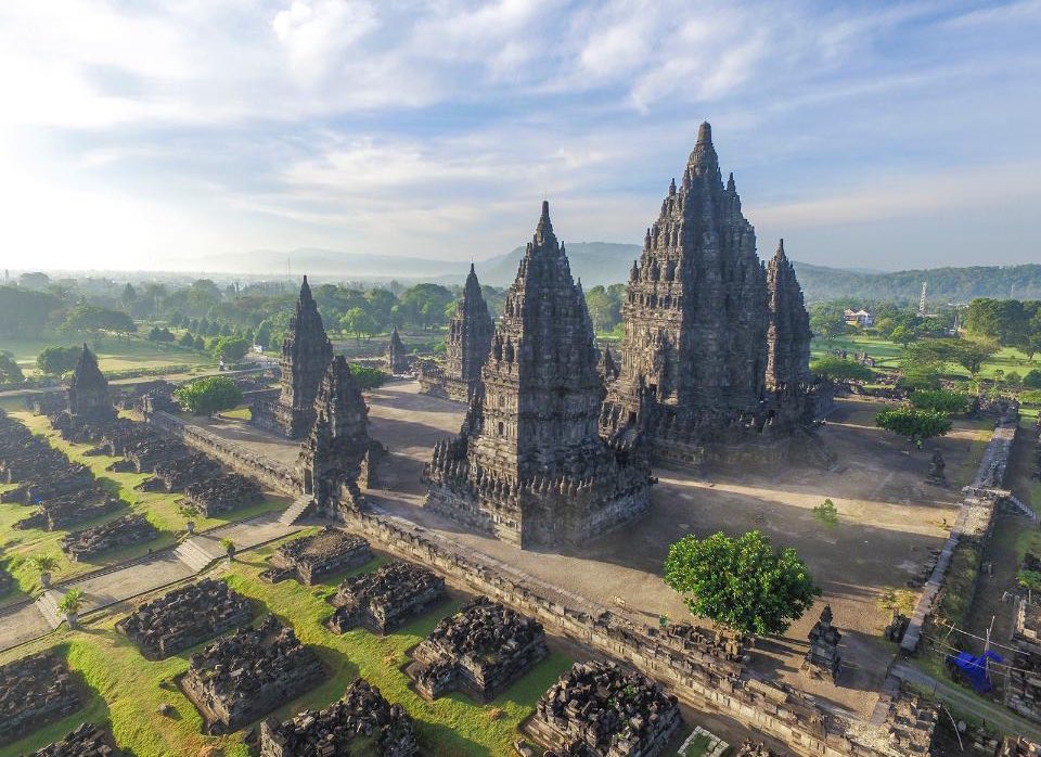 Proses pengerjaan Candi Prambanan dalam semalam

Pemenang tender: CV Bandung Bondowoso