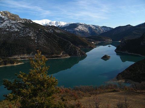 Le guide géolocalisé pour smartphone vous fait découvrir Castellane sur m-ici.com/04-castellane  Le lac et le barrage de Castillon