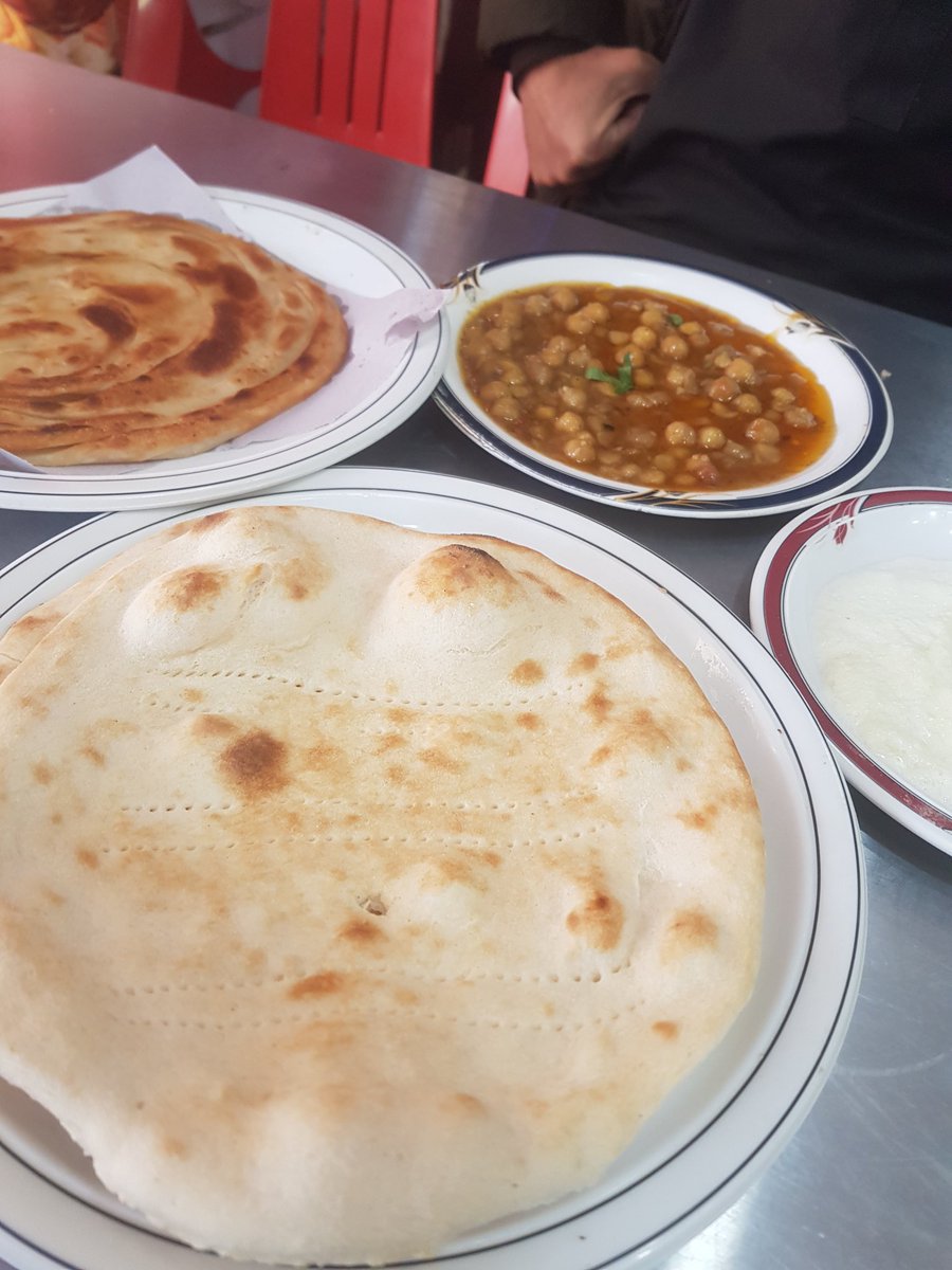 Itsme_Baseer's tweet photo. Finally blessed with a #Quettawal restaurant in #Abbottabad. #breakfast #SaharMuPaKhair #Bonjour https://t.co/Qya2SpOTZN