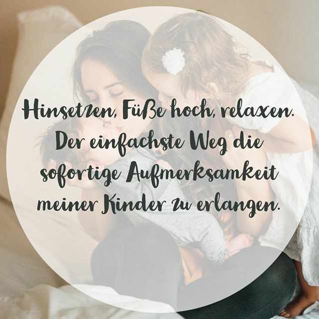Kennt ihr das? Hingebungsvolles Alleinespielen, wenn es JETZT in die Kita gehen soll vs. "MAMAAA" sobald man sich mal eine (!) ruhige Minute auf dem Sofa gönnen will?⁠
⁠
#fotokasten #spruch #muttivation #wochenstart