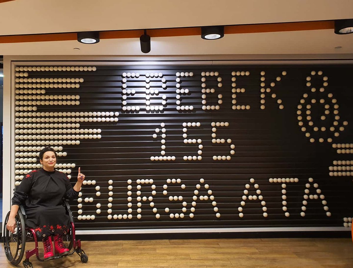 Ebebek  ailemde bugün  1. Yılım.
Çok şükür ki  böylesine özel  ve güzel  bir  kurumda  yer alma fırsatım oldu. Ebebek 10 yıldır  tiyatro çalışmalarımda sponsorum olarak yanimda  oldu şimdi  sosyal sorumluluk lideri olarak görev  yapıyor  ihtiyaç sahibi bebeklerin yanında oluyorum