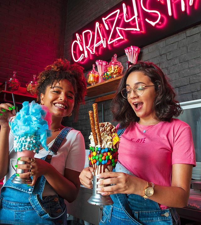 BlackTapKSA's tweet photo. يدور راسك مِن حلاوتها! 🍭 SHAKE things up #blacktapksa #blacktapthat #CrazyShake #milkshake https://t.co/1QJIUTjzlq https://t.co/JxIEpQ5nX0