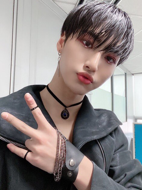 ⌗  :: day 33.hwa baby, you don’t know how happy you’ve made me these past few days with your continuous posts. are you happy too? you should be. btw i just finished tuning into ateez’s live with the lightstick! you’re all so adorable i’m so proud of you. i love you so much ღ