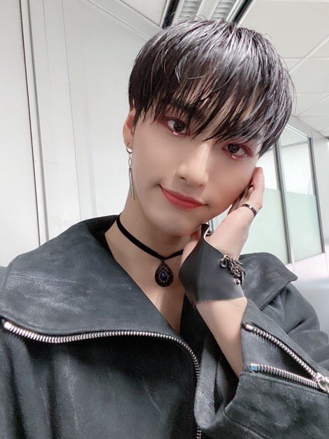 ⌗  :: day 33.hwa baby, you don’t know how happy you’ve made me these past few days with your continuous posts. are you happy too? you should be. btw i just finished tuning into ateez’s live with the lightstick! you’re all so adorable i’m so proud of you. i love you so much ღ