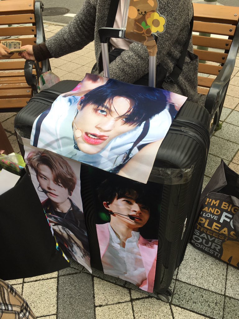 koonashop's tweet photo. รับหิ้วสโลแกนหน้าคอนค่ะ อยู่หน้าคอนแล้วตอนนี้ทักมาได้เลยค่ะด่วนๆ

#Thedreamshowinjapan
#nctdream #ตลาดนัดnct #ตลาดนัดnctdream #ตลาดนัดอซท #ตลาดนัดอซทดรีม https://t.co/V4yxllyEsp
