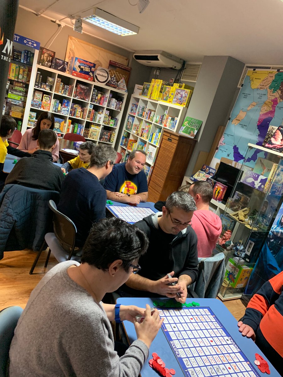 DauFerrat's tweet photo. Un éxito el torneo de Sequence organizado por Dau Ferrat en @Dr_Game_Sitges este domingo. Felicidades a los ganadores José Luis i Jordi Olaria https://t.co/zWSM1hfEyn