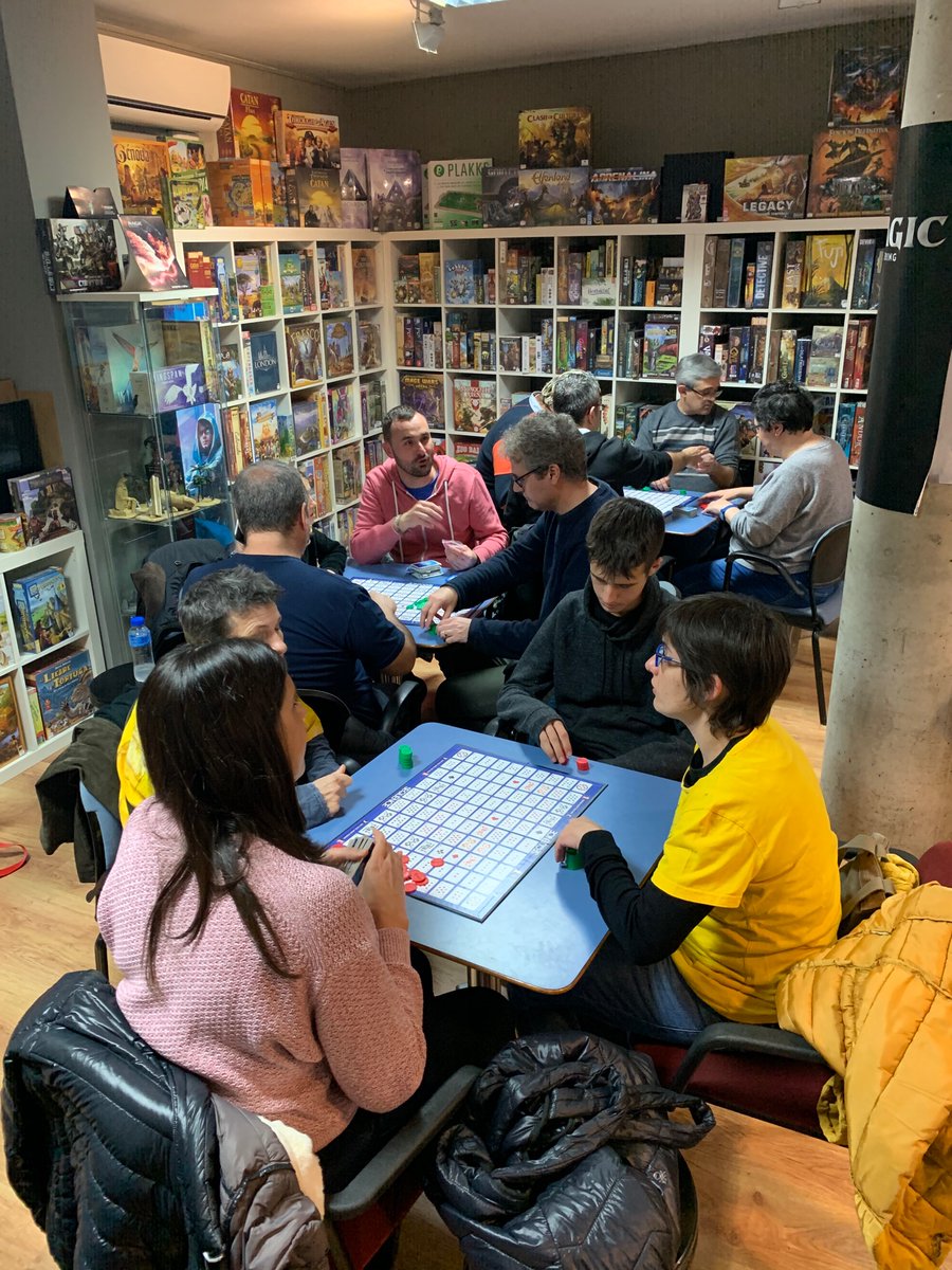 DauFerrat's tweet photo. Un éxito el torneo de Sequence organizado por Dau Ferrat en @Dr_Game_Sitges este domingo. Felicidades a los ganadores José Luis i Jordi Olaria https://t.co/zWSM1hfEyn