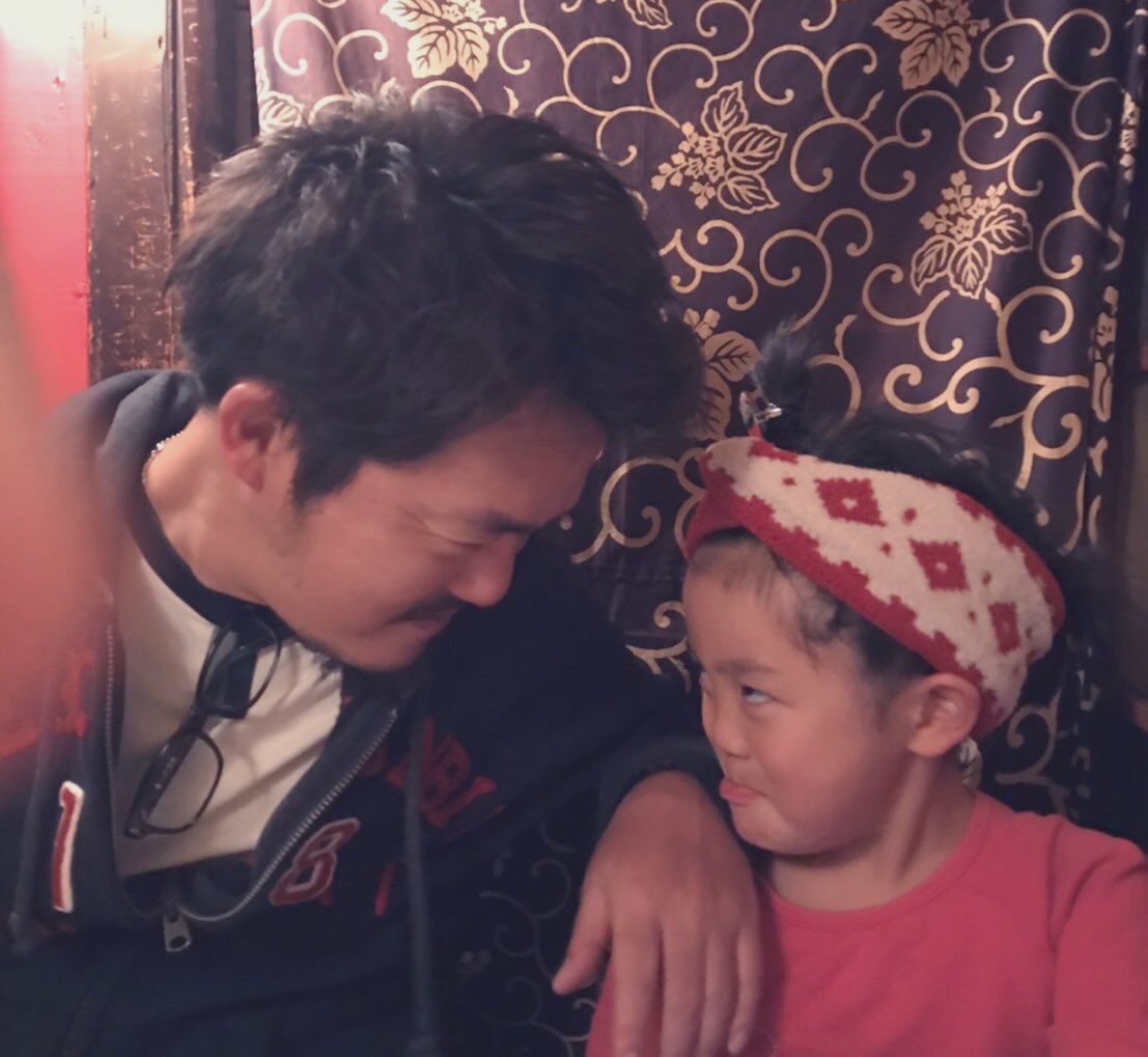 最近は、近所の飲み屋を散策していて、娘にも付き合ってもらうのですが…酔って絡んでも、いつも笑わせてくれるので…とても良い子です。✨
あっという間に、4月から1年生です✨✨✨
アリガトウゴザイマス?♂️