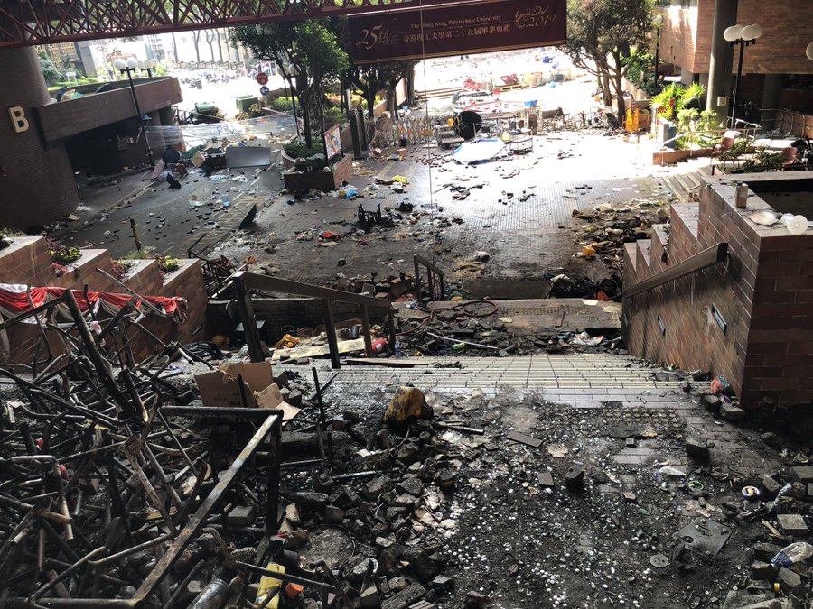 ZNOART1's tweet photo. Do urban residents deserve to live with #sewage?
Or we getting used to the #abnormal?
Sewage is exposing our kids to avoidable diseases such as #cholera #typhoid #dysentry
@herbert_gomba @cohsunshinecity @TembaMliswa @OpenParlyZw @byopra @CityofMutare @lilomatic @nickmangwana https://t.co/wYTCAC6T3r
