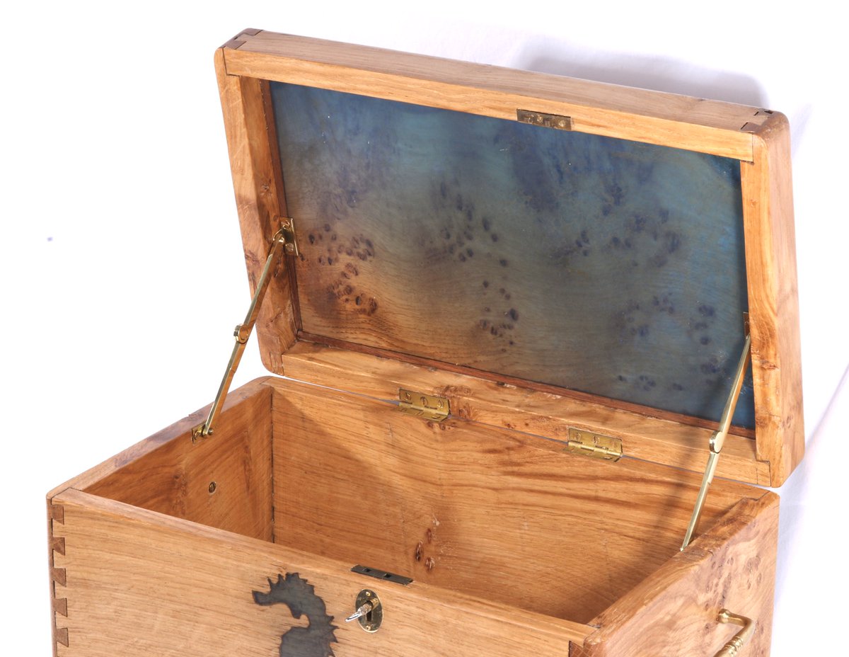 mjaartist's tweet photo. Good morning #earlybiz this gorgeous memory box went to its forever home yesterday 

#ShareTheLove #mjawood https://t.co/nn0Z66eGpM