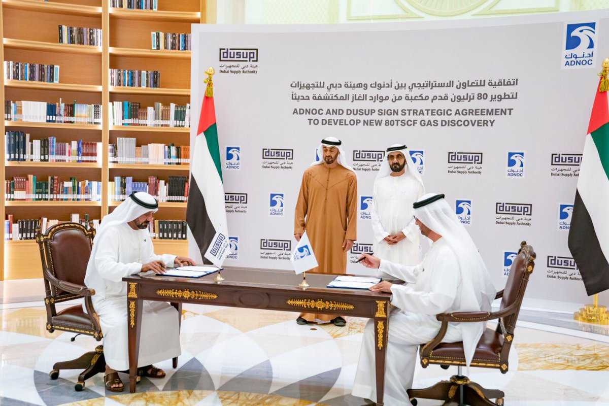 شهدت مع أخي محمد بن زايد توقيع اتفاقية بين شركتي أدنوك ودوساب لتطوير أحد أكبر حقول الغاز المكتشفة بين إمارتي أبوظبي ودبي باحتياطات تبلغ ٨٠ تريليون قدم مكعب (مشروع جبل علي)...
ستبقى أرضنا مبروكة..ومعطاءة بالخير ..وستبقى دولتنا تعمل لتعيش أجيالها القادمة أكرم حياة ..