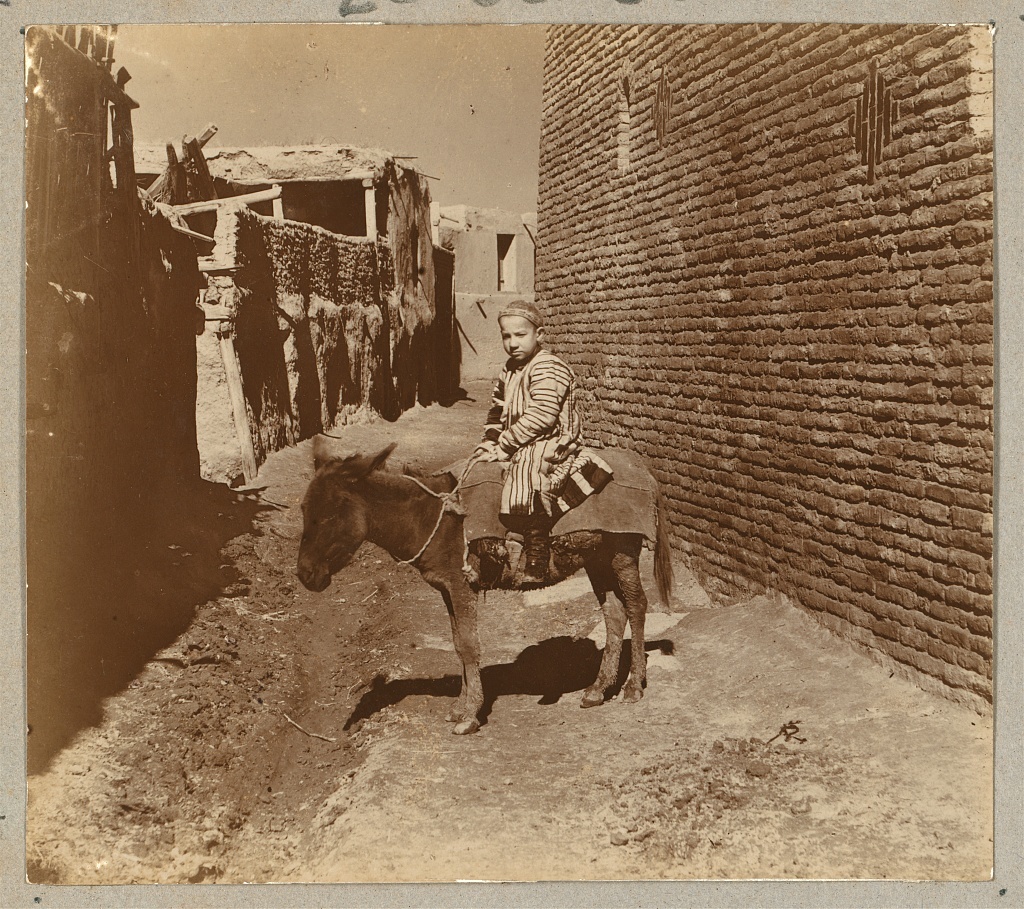 sambuh_com's tweet photo. A boy riding a donkey, the beginning of the XX century.  The ordinary, but colorful landscape of the streets of ancient Samarkand …
https://t.co/kbf7WpRH9p

#Samarkand #Uzbekistan #DoloresTravel https://t.co/SZ6BICGmfy