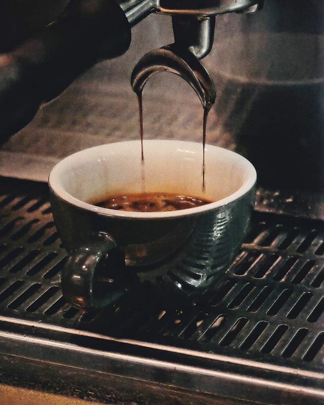 It's Monday. It's February. It's the Day after Groundhog Day. Phil hasn't seen its shadow, so it's just gonna stay the way it is.
It's pouring rain and coffee.
We're warm, we're ready, we're open. Our aim is to make you happy and awake today.
We're waiti… ift.tt/3b8y8Du