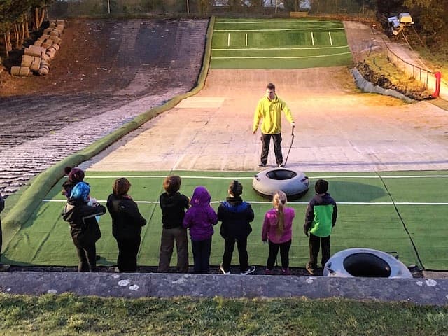Horizons_Plym's tweet photo. On Thursday evening 23 Cadets enjoyed an evening of Snow Tubing and Tobogganing up at Plymouth Ski Slope. It was a great evening filled with lots of high speed sliding and spinning! 🍩 https://t.co/gN2w7YAtya
