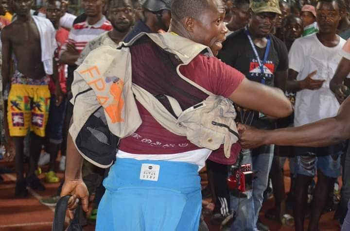 AbrahamBoimah's tweet photo. It's ten days since #FrontPageAfrica sports editor #ChristopherWalker got manhandled by police officers during a #CountyMeet match. We're yet to hear from #MYS and #LNP. The #PressUnionofLiberia must do something now! https://t.co/icxoqFhyZT