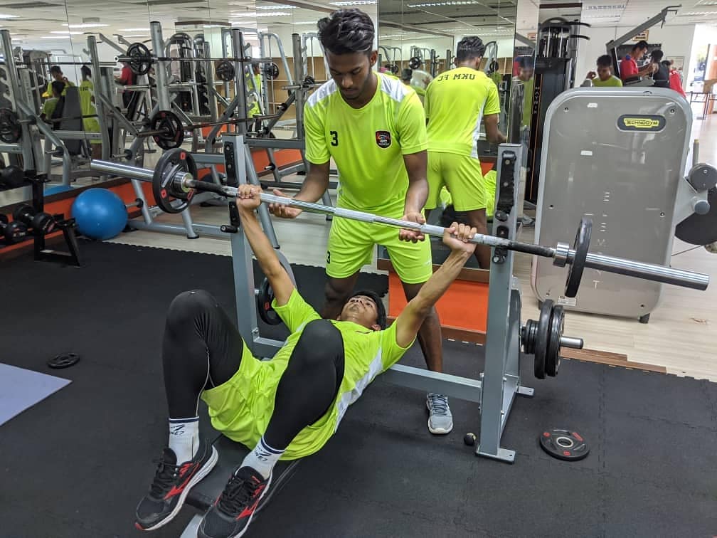 ukm_fc's tweet photo. Pasukan UKM FC meneruskan sesi latihan dalam persiapan menghadapi beberapa Perlawanan Persahabatan Pra Musim sebelum bermulanya Liga Premier 2020

Jangan lupa LIKE dan FOLLOW!
Facebook : UKM FC
Instagram : @ukmfcofficial
Twitter : @ukm_fc https://t.co/BYrbqORB27