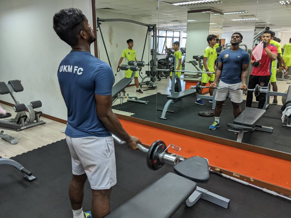 ukm_fc's tweet photo. Pasukan UKM FC meneruskan sesi latihan dalam persiapan menghadapi beberapa Perlawanan Persahabatan Pra Musim sebelum bermulanya Liga Premier 2020

Jangan lupa LIKE dan FOLLOW!
Facebook : UKM FC
Instagram : @ukmfcofficial
Twitter : @ukm_fc https://t.co/BYrbqORB27