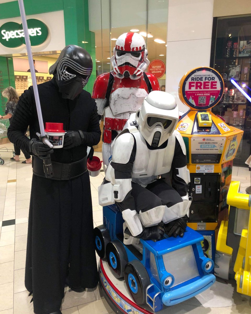 501stThylacine's tweet photo. When the Boss (and Grandfather) is away, the kids will play.
#starwars #thylacineoutpost #shocktrooper #scouttrooper #kyloren #pathfinders #fisd #sithlorddetachment #501st #official501st #tasmania #sstd #dice #disney #lucasfilm #battlefront2 https://t.co/REIoxwwyqV