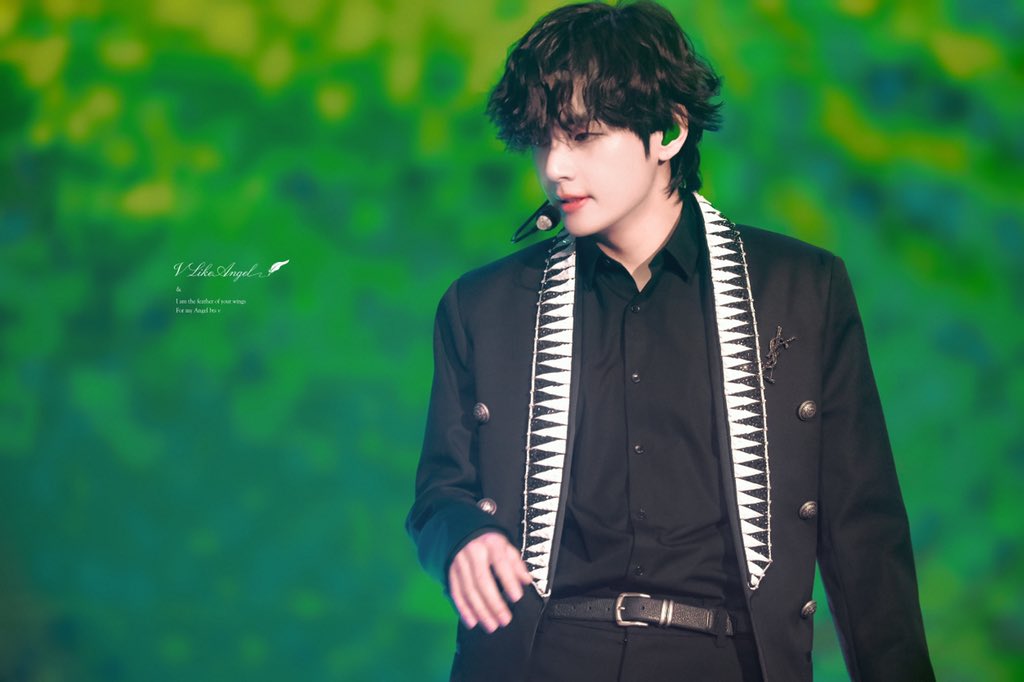VLikeAngel's tweet photo. 200105 골든디스크 어워드💜

숲에 난입한 요정 왕자님🧚‍♂️

#V #뷔 #태형 #テテ #BTSV #KimTaehyung #김태형 #방탄소년단뷔 #BTS @BTS_twt https://t.co/hWTs1tdNar